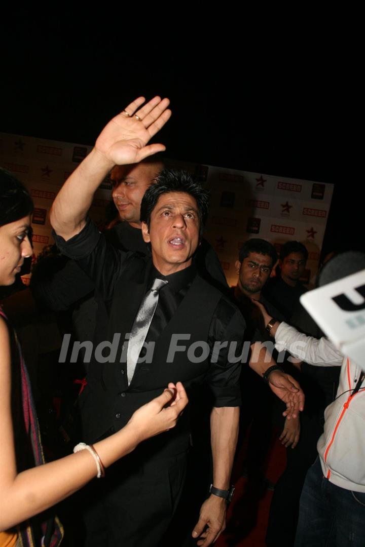 Shahrukh Khan at 17th Annual Star Screen Awards 2011