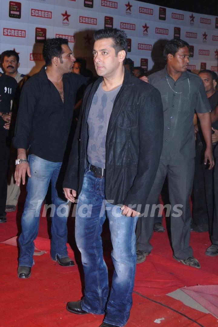 Salman Khan at 17th Annual Star Screen Awards 2011