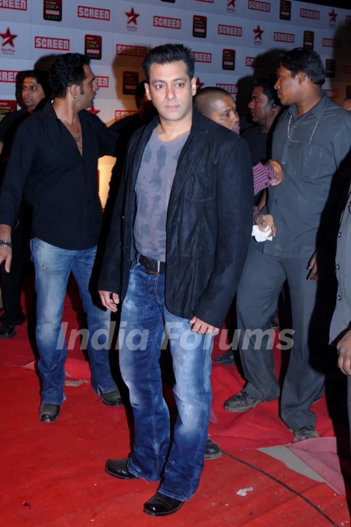 Salman Khan at 17th Annual Star Screen Awards 2011