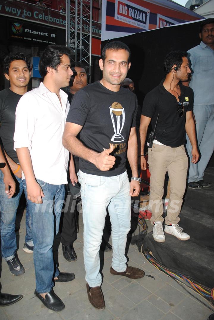 Irfan Khan Pathan at Big Bazaar World Cup Collection Launch, Phoenix Mills