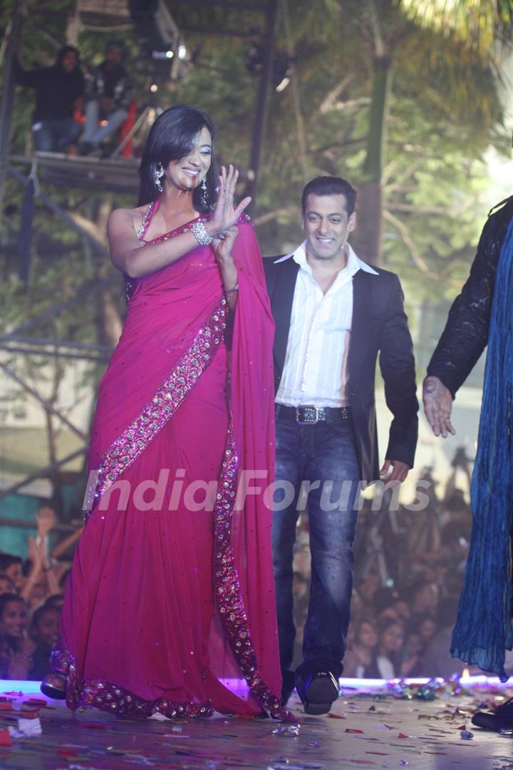 Shweta Tiwari and Salman Khan at Finale of Bigg Boss 4
