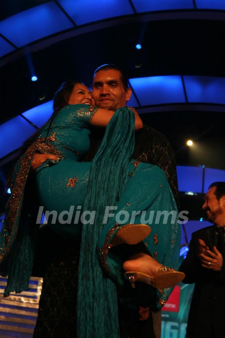 Khali with his wife at Finale of Bigg Boss 4