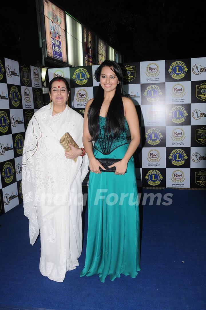 Sonakshi Sinha and Poonam Sinha at 17th Lions Gold Awards