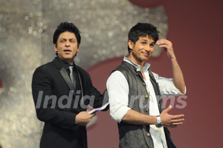 Shahrukh and Shahid anchoring in 17th Annual STAR Screen Awards