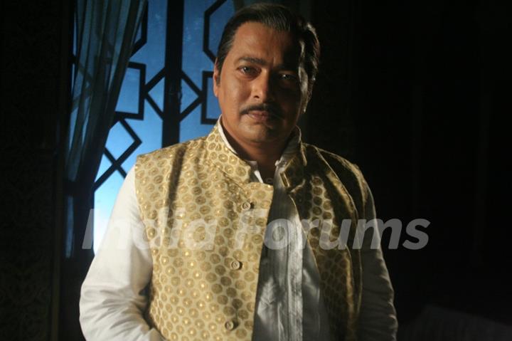 Rupesh Chauhan as Bharati Father