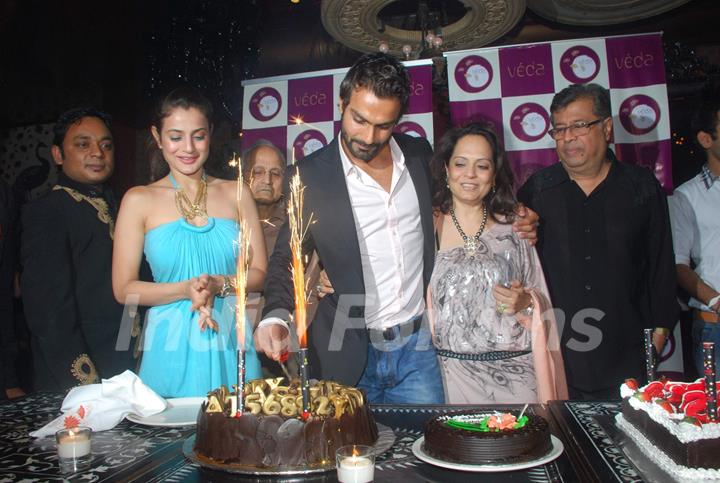 Amisha Patel and Ashmit Patel at Ashmit patel's Bday Bash. .