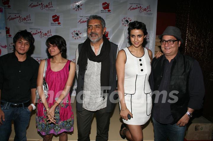 Gul Panag, Prakash Jha and Vinay Pathak at film “Turning 30!!!” promotional event