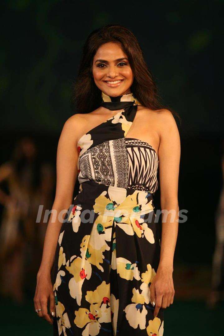 Madhoo walking on the ramp for Chivas Studio Fashion Show at Mahalaxmi Race Course