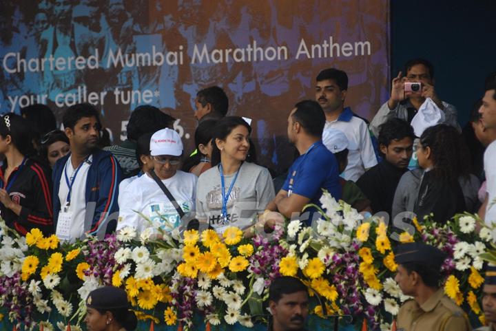 Juhi Chawla at Standard Chartered Mumbai Marathon 2011