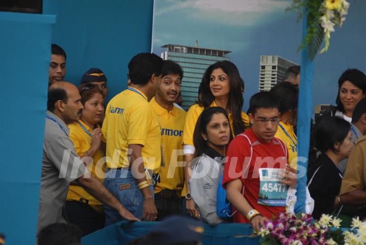 Shilpa Shetty and Shreyas Talpade at Standard Chartered Mumbai Marathon 2011