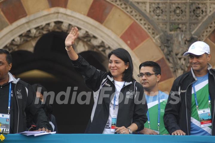 Priya Dutt at Standard Chartered Mumbai Marathon 2011