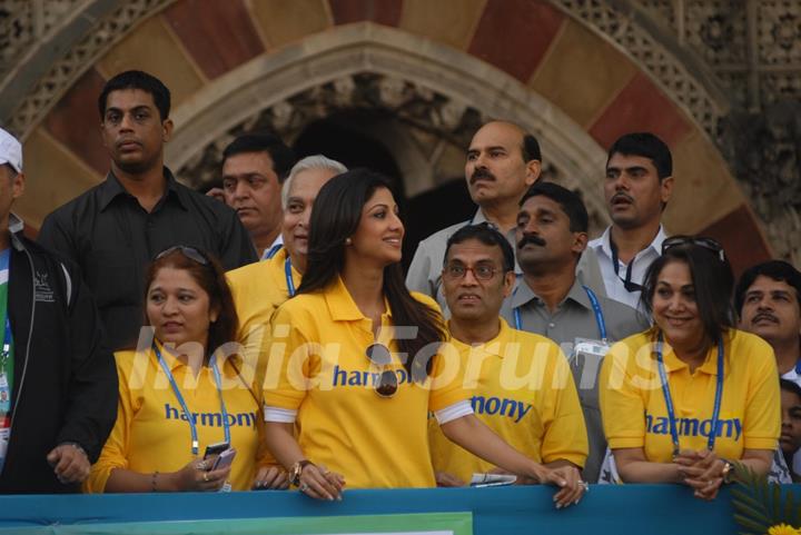Shilpa Shetty and Tina Ambani at Standard Chartered Mumbai Marathon 2011