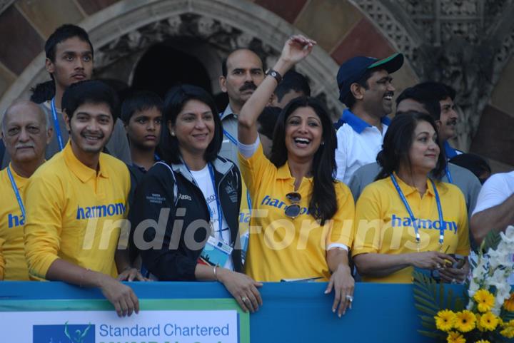 Shilpa Shetty,Tina Ambani, Priya Dutt and Shreyas Talpade at Standard Chartered Mumbai Marathon 2011