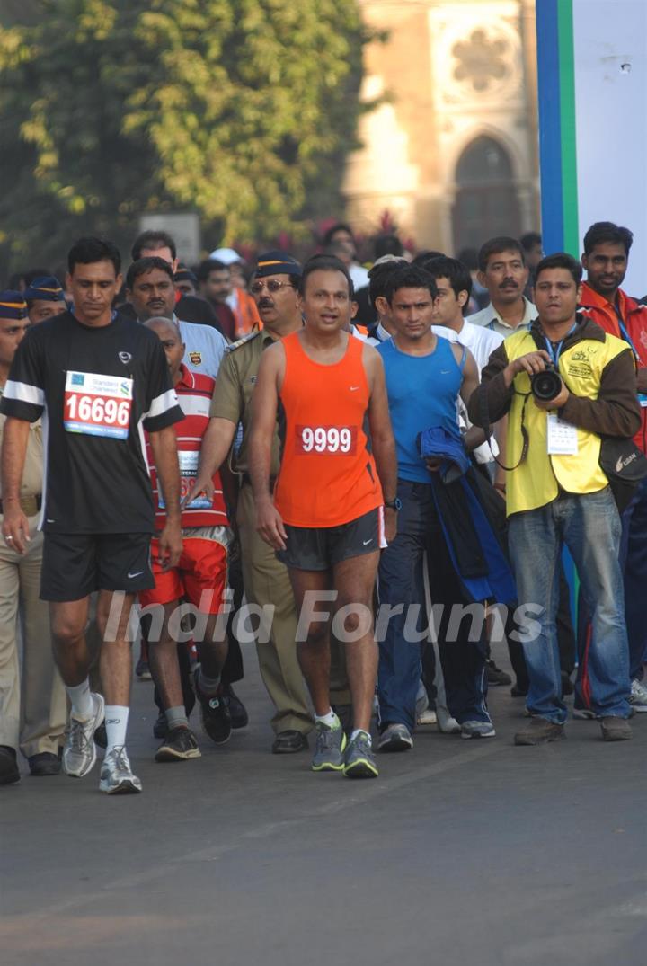 Anil Ambani taking part in Standard Chartered Mumbai Marathon 2011