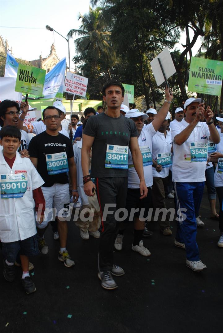 Rahul Dev at Standard Chartered Mumbai Marathon 2011