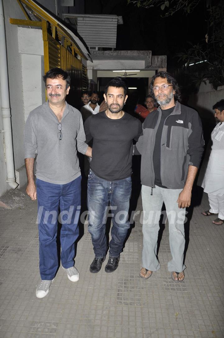 Aamir Khan at 'Dhobi Ghat' screening with Rajkumar Hirani and Rakeysh Omprakash Mehra. .