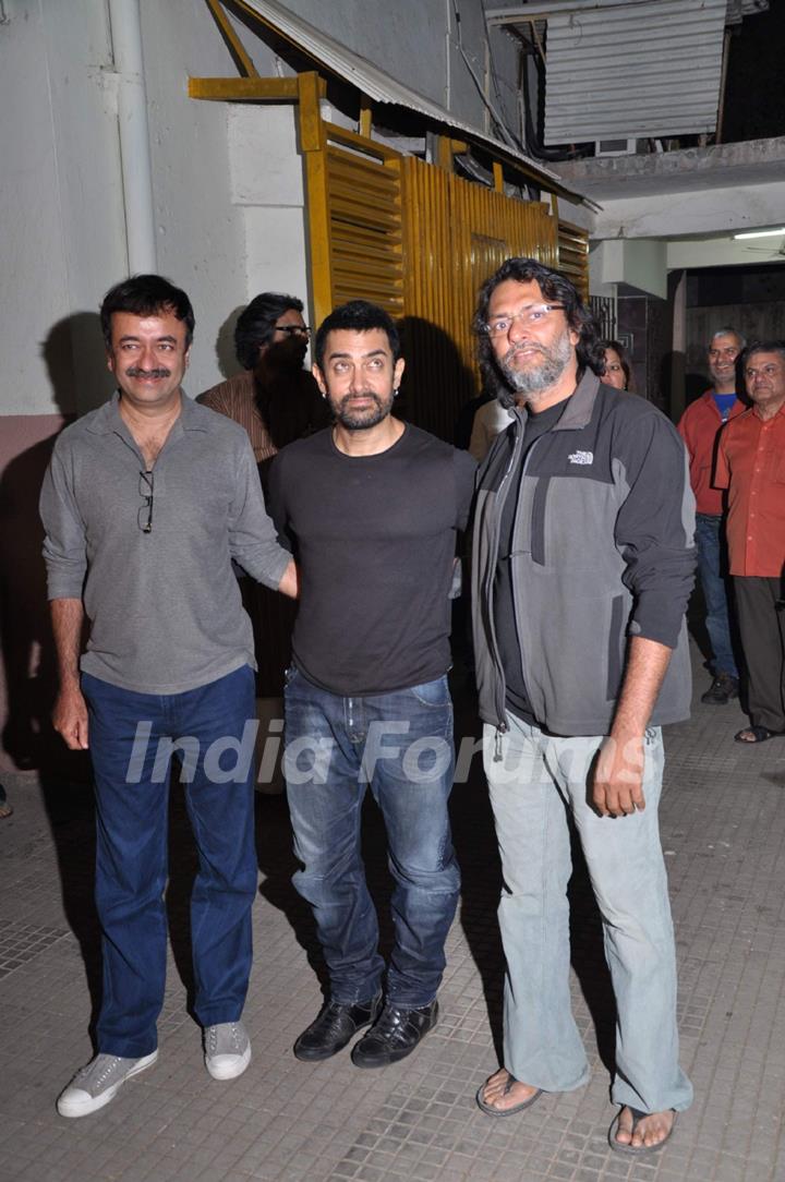 Aamir Khan at 'Dhobi Ghat' screening with Rajkumar Hirani and Rakeysh Omprakash Mehra. .