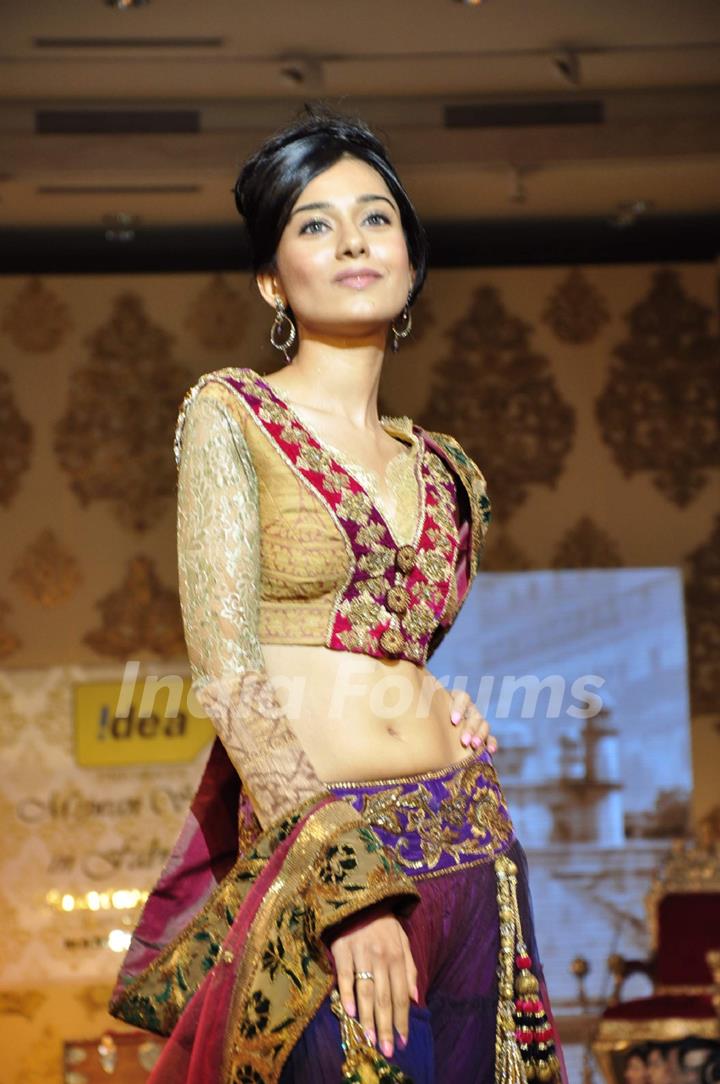 Amrita Rao walk the ramp at Mizwan Show. .