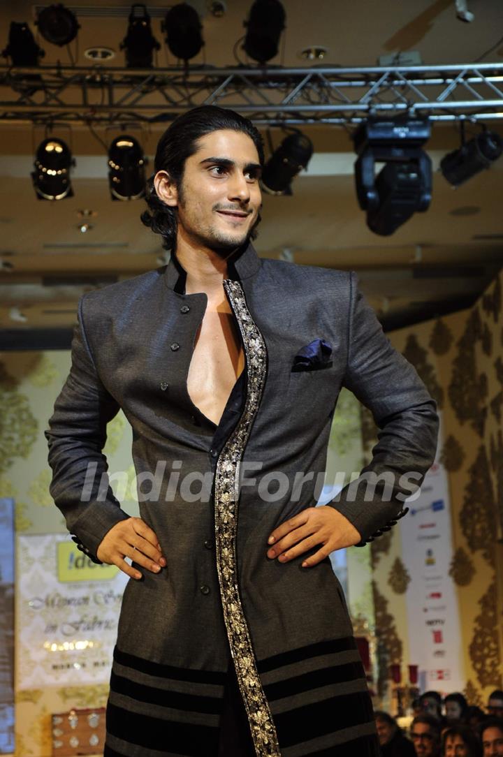 Prateik Babbar walk the ramp at Mizwan Show. .