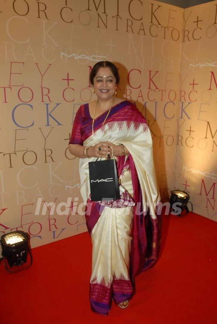 Kirron Kher in MAC bash hosted by Mickey Contractor