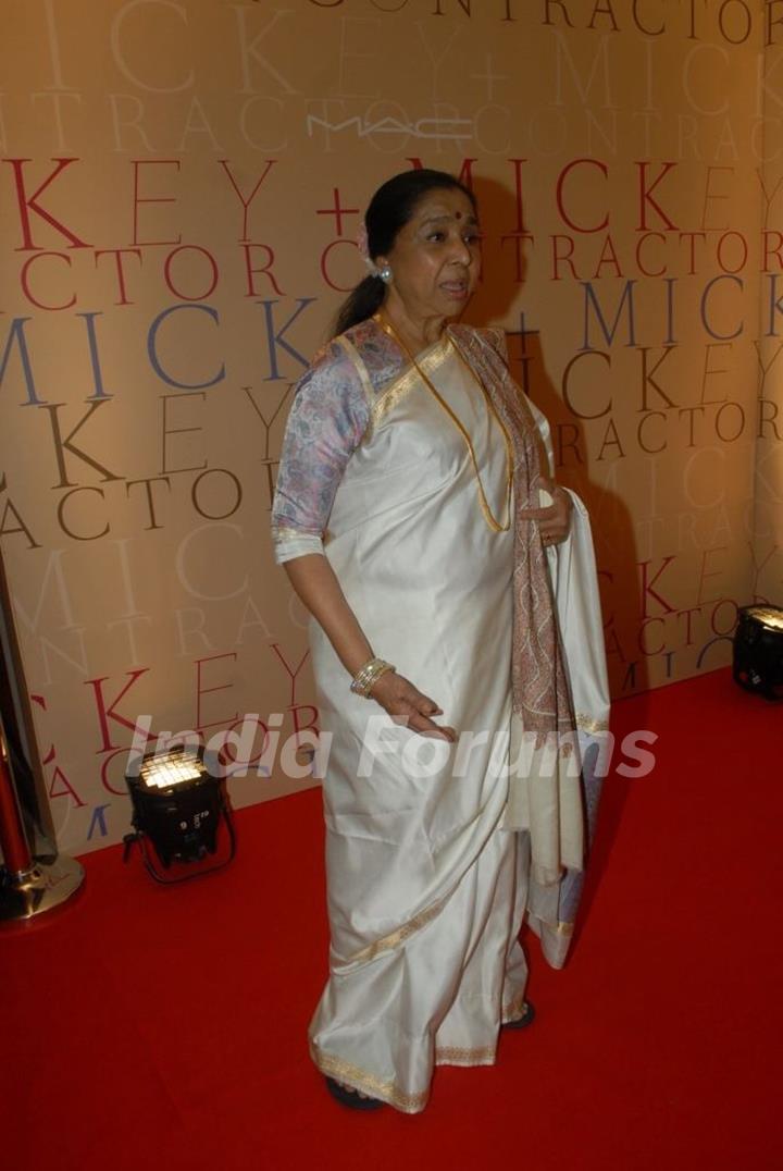 Asha Bhonsle in MAC bash hosted by Mickey Contractor
