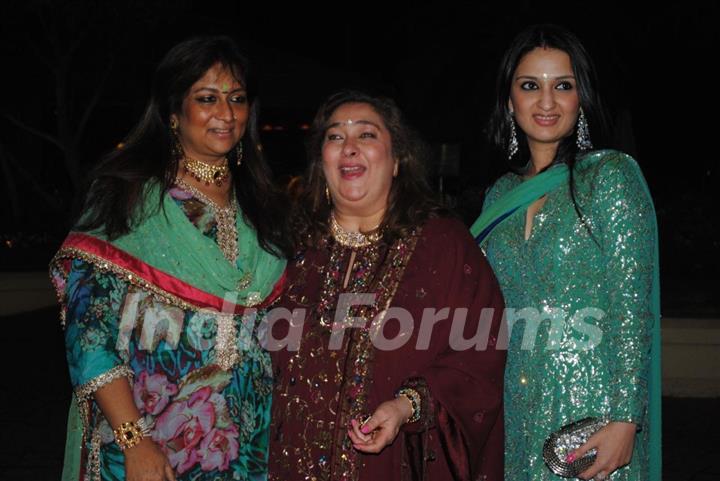 Celebs in Sameer Soni and Neelam Kothari's wedding ceremony