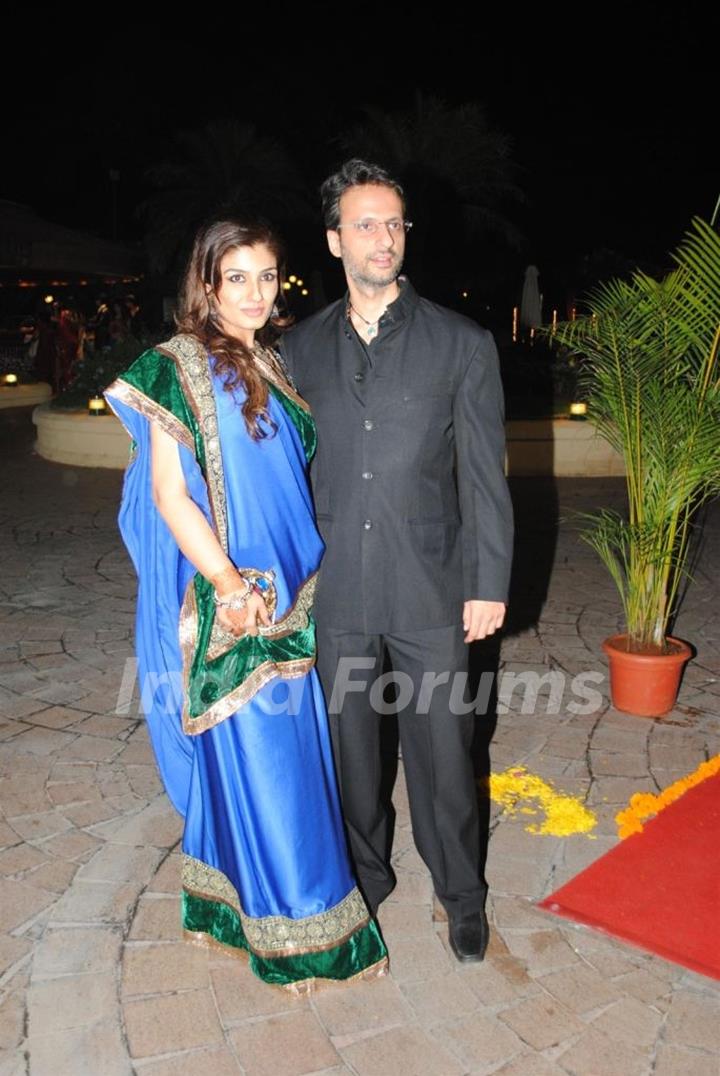 Raveena Tandon with his hubby in Sameer Soni and Neelam Kothari's wedding ceremony