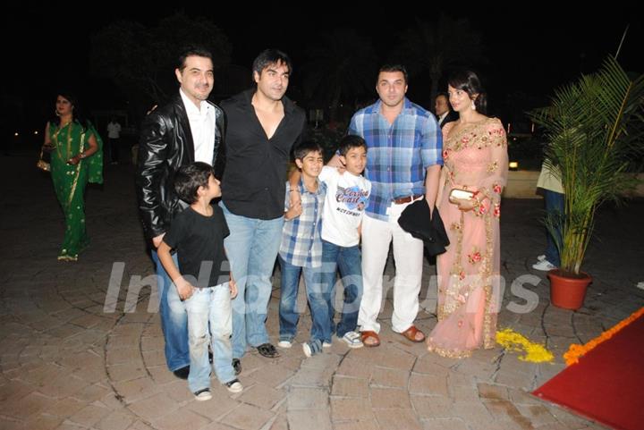 Arbaaz Khan, Sanjay Kapoor and Sohail Khan in Sameer Soni and Neelam Kothari's wedding ceremony