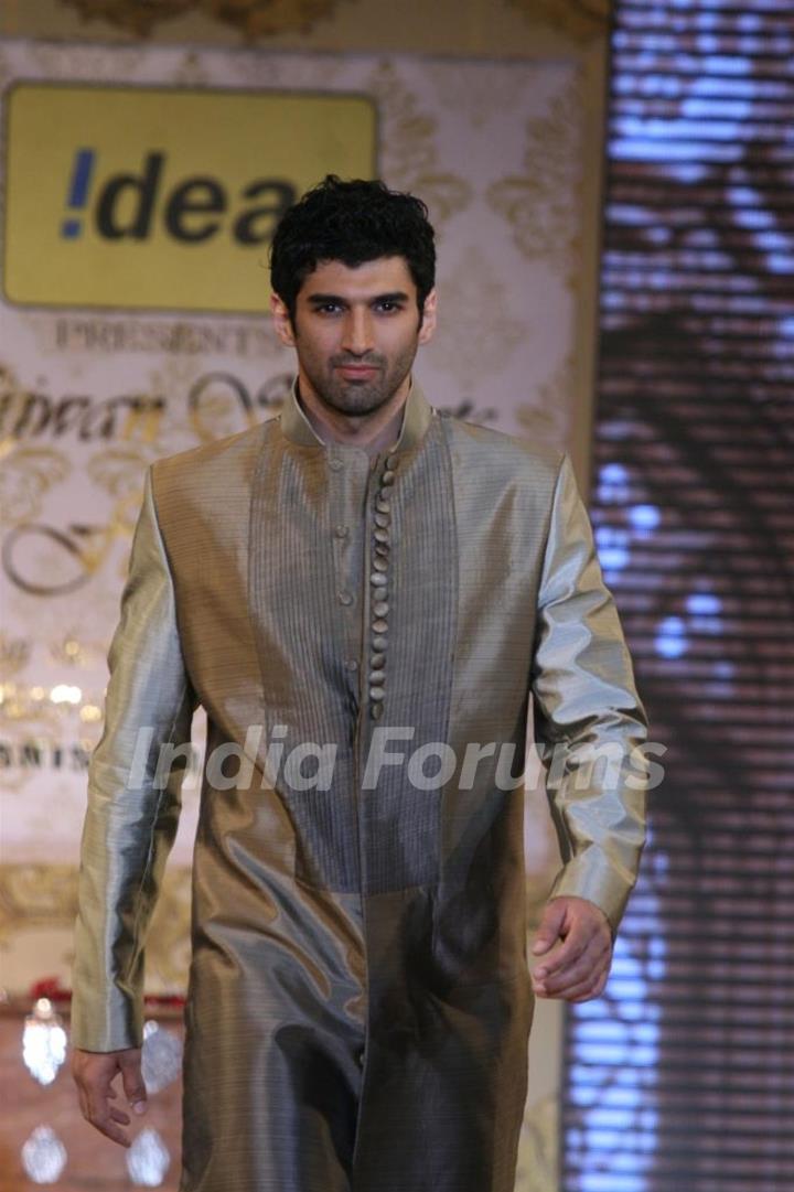 Model walks the ramp for Shabana Azmi's charity show 'Mizwan'