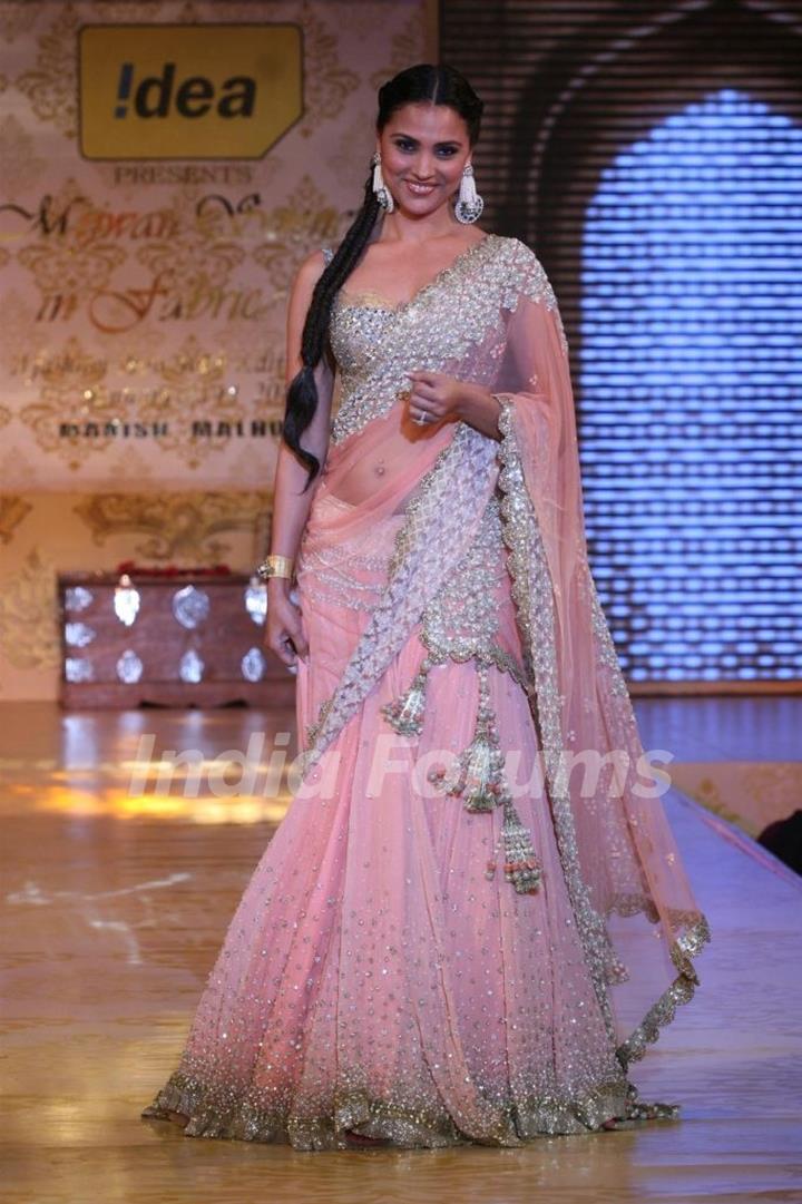 Lara Dutta walks the ramp for Shabana Azmi's charity show 'Mizwan'