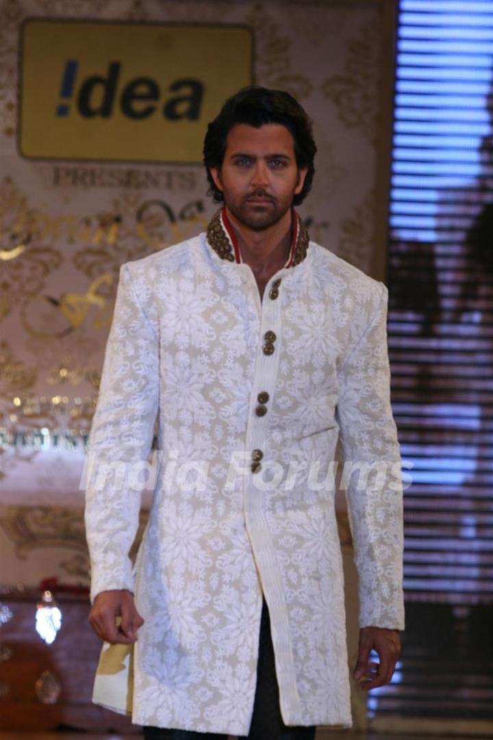 Hrithik Roshan walks the ramp in Shabana Azmi's charity show 'Mizwan Sonnets in fabric'