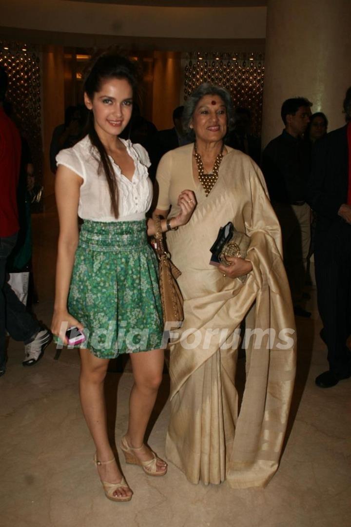 Shazahn Padamsee and Dolly Thakore grace Shabana Azmi's charity show 'Mizwan Sonnets in fabric'