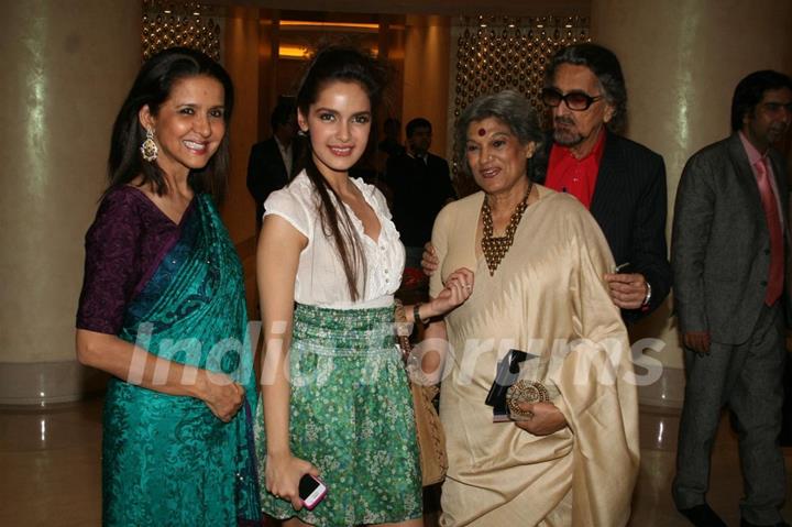 Shazahn Padamsee and Dolly Thakore grace Shabana Azmi's charity show 'Mizwan Sonnets in fabric'