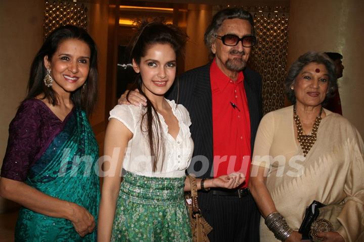 Shazahn Padamsee and Dolly Thakore in Shabana Azmi's charity show 'Mizwan Sonnets in fabric'