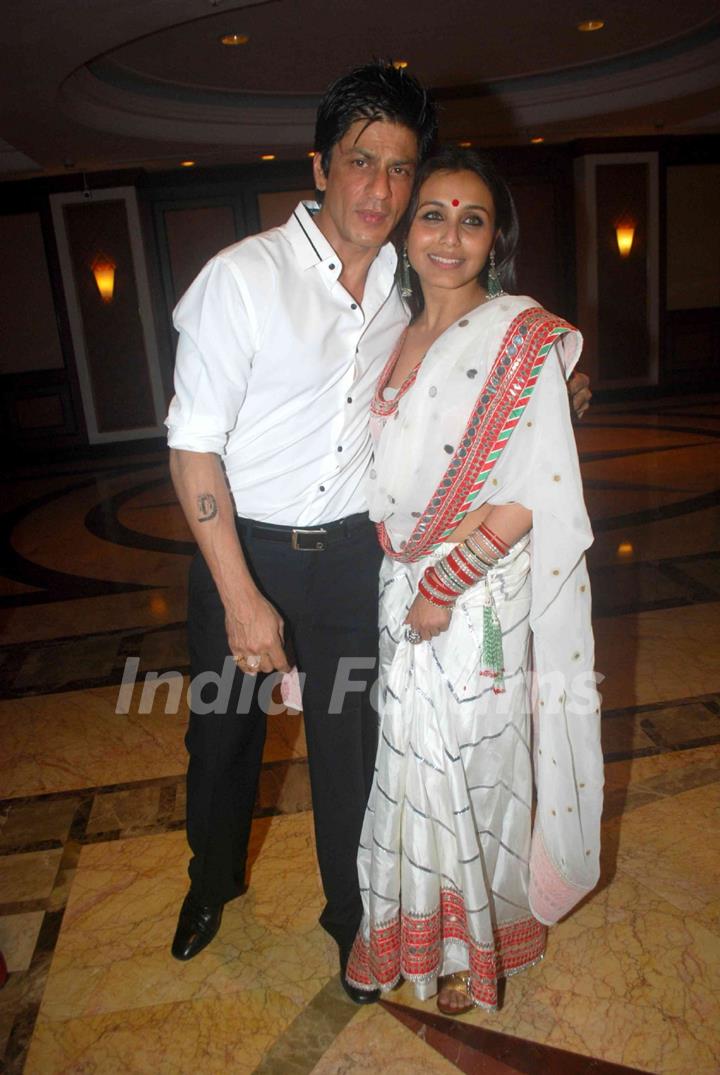 Shahrukh Khan and Rani Mukherjee at Sameer Soni and Neelam's wedding reception