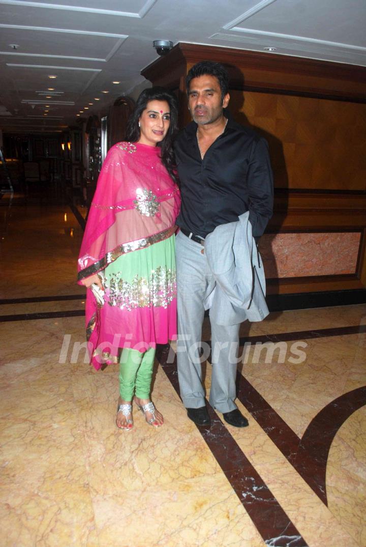 Sunil Shetty and his wife in Sameer Soni and Neelam's wedding reception