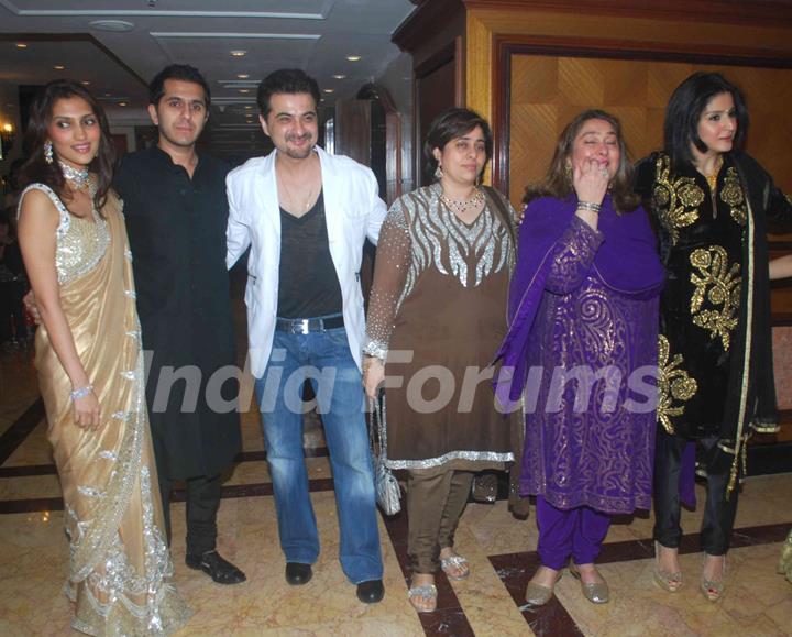 Sanjay Kapoor, Raveena Tandon and Many more celebs in Sameer Soni and Neelam's wedding reception