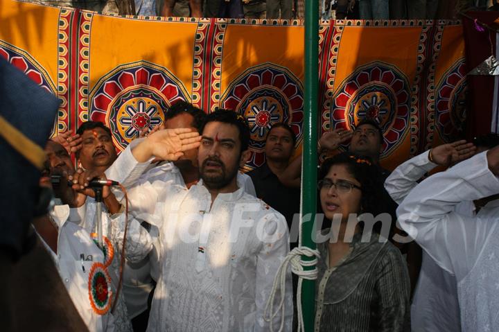 Aamir and Kiran celebrate Republic Day at Dhobi Ghat in Mumbai