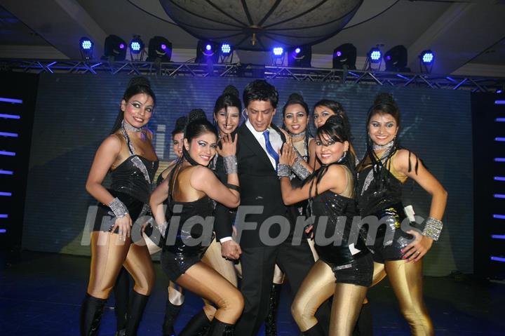 Shah Rukh Khan at 'Zor Ka Jhatka' bash at JW Marriott Hotel in Mumbai