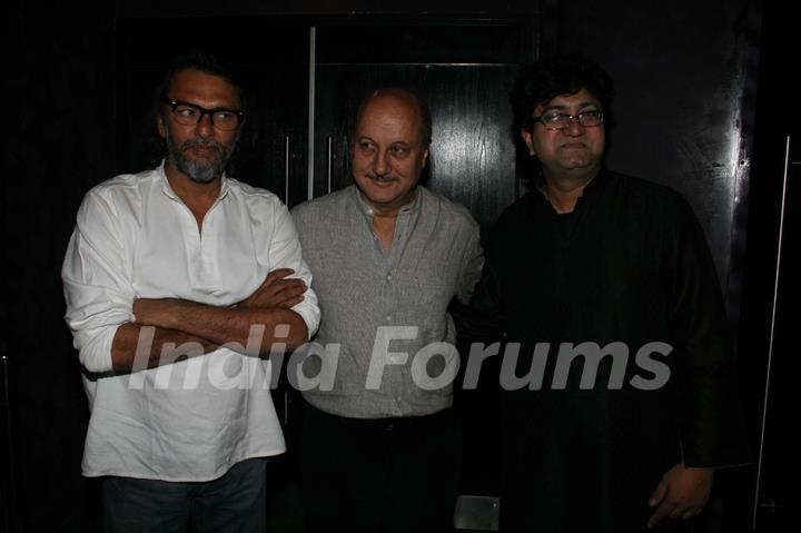 Rakeysh, Anupam and Prasoon at 'Rang De Basanti' team celebrates its 5th year with special screening