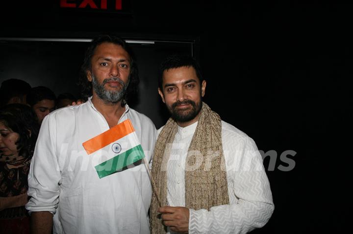 Aamir Khan and Rakeysh Omprakash Mehra at 'Rang De Basanti' team celebrates its 5th year