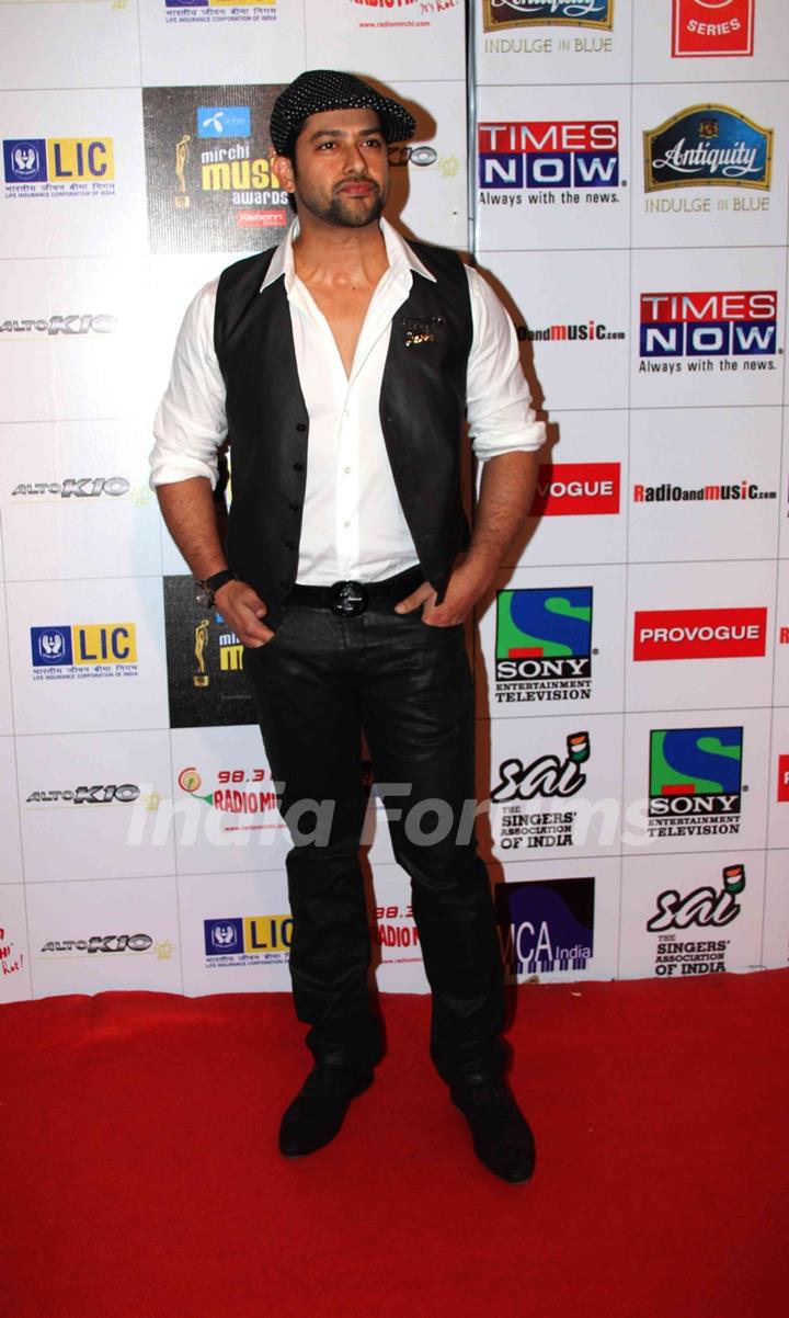 Aftab Shivdasani grace the Mirchi Music Awards 2011 at BKC