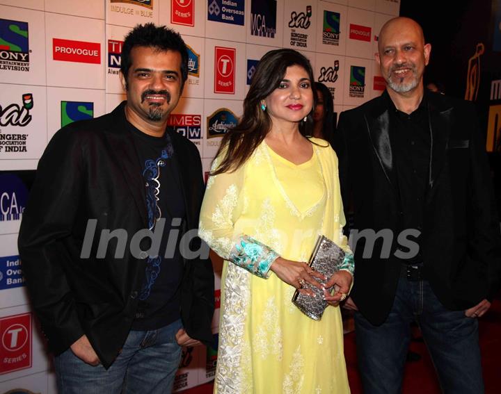 Alka Yagnik, Ehsaan Noorani and Loy Mendosa at Mirchi Music Awards 2011 at BKC