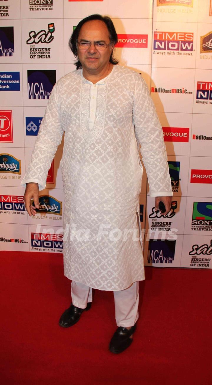 Farooque Shaikh at  Mirchi Music Awards 2011 at BKC