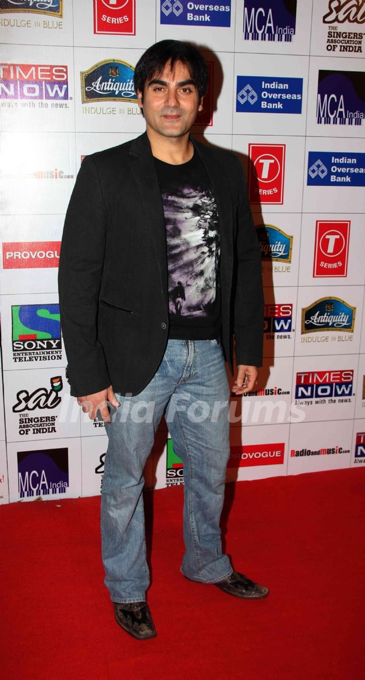 Arbaaz Khan at Mirchi Music Awards 2011 at BKC