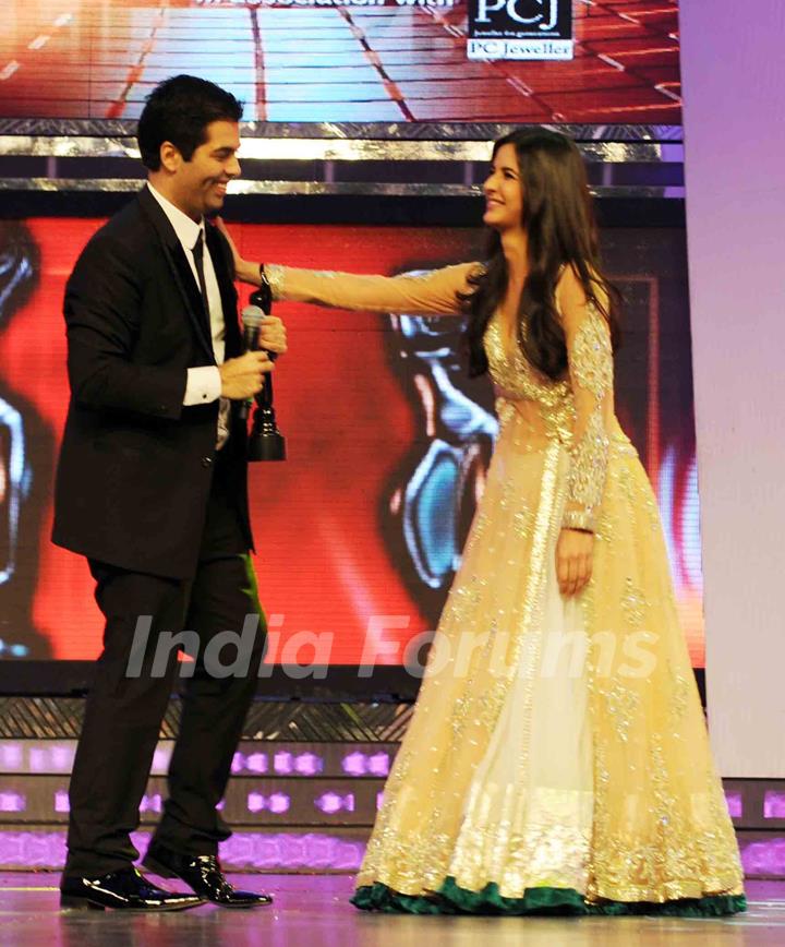 Katrina kaif presenting Karan Johar at the 56th Idea Filmfare Awards 2010. .