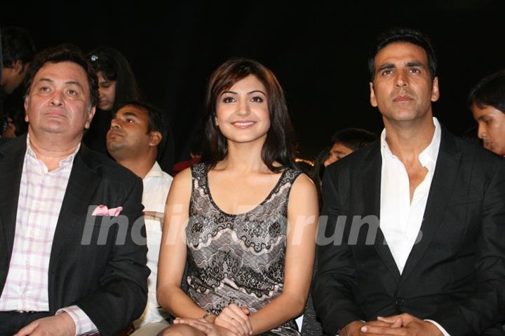 Rishi, Anushka and Akshay at Mirchi Music Awards 2011 at BKC