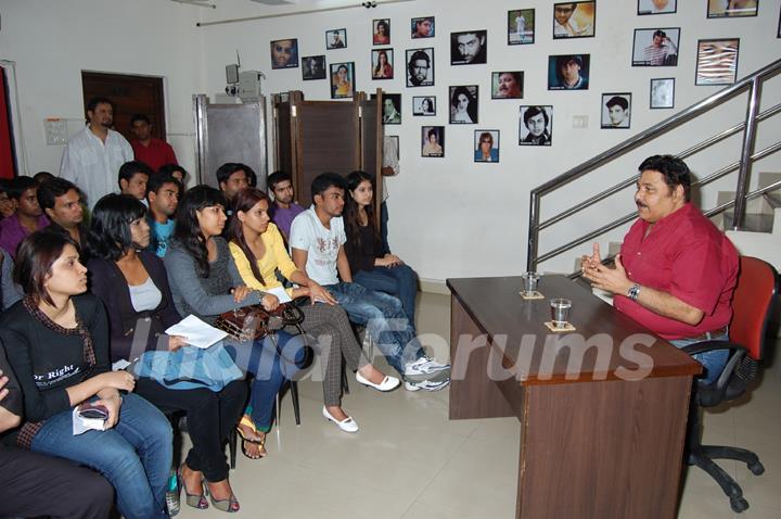 Satish Shah addressing students during a guest lecture at Roshan Taneja school of acting