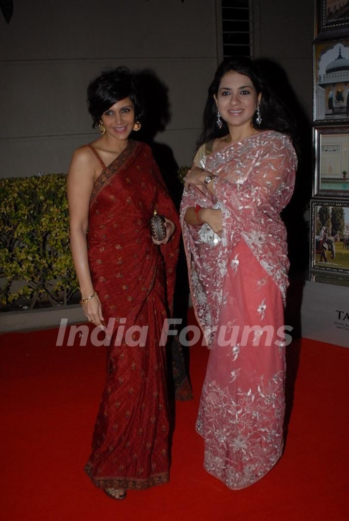 Mandira Bedi for Ritu Kumar fashion show at Taj land's End, Bandra in Mumbai