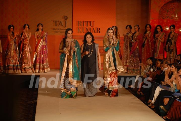 Dia Mirza and Shabana Azmi walk the ramp for Ritu Kumar fashion show at Taj land's End